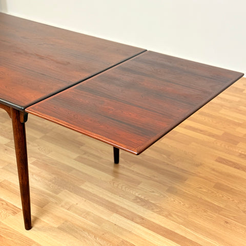 Danish rectangular dining table in Santos rosewood by Omann Jun møbelfabrik a/s