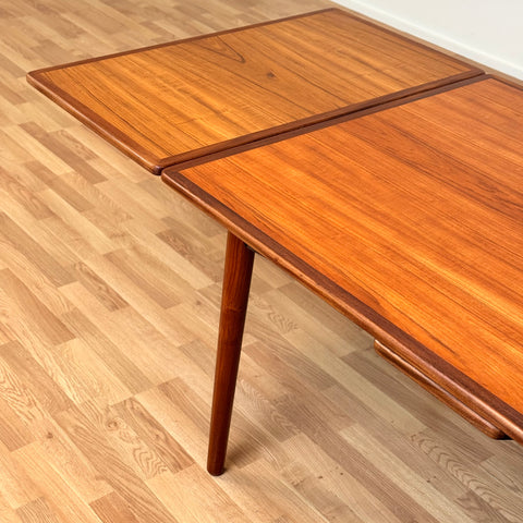 Dining table in teak & walnut, 1950s-60s, Denmark