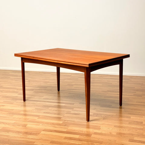 Dining table in teak, 1950s-60s, Denmark