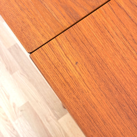 Danish dining table in teak