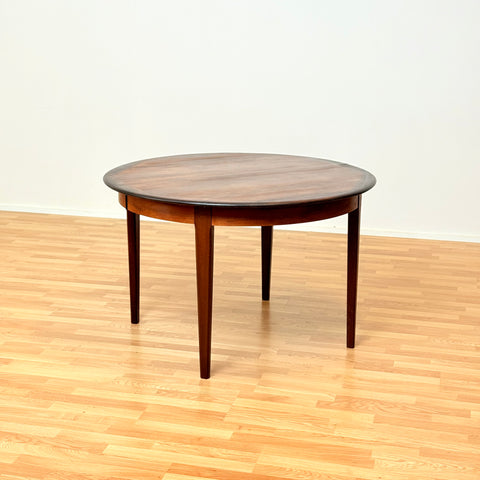 Danish round dining table in Santos rosewood by Poul Martin Nielsen for Nordvestfyns Møbelfabrik