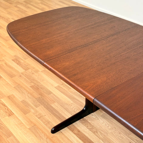 Oval dining table in mahogany by Skovby Møblefabrik, ca. 1980s, Denmark