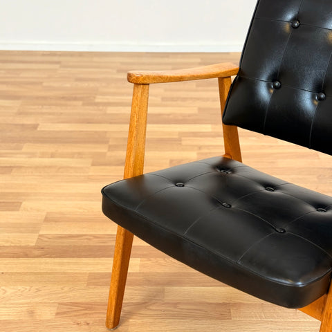Armchair in solid oak