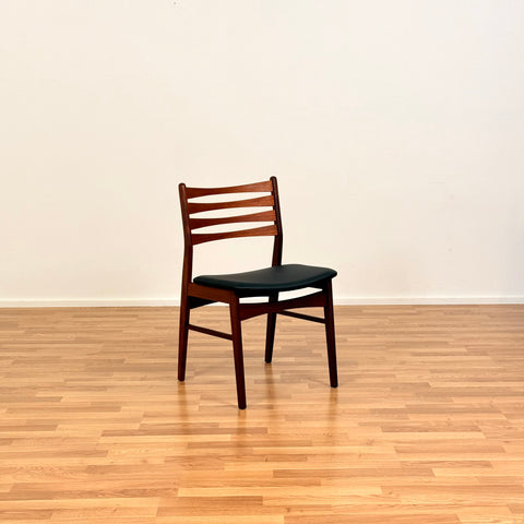 Danish set of 4 dining chairs in teak
