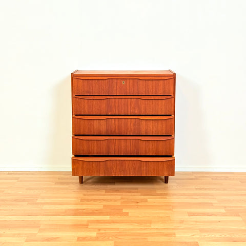 Danish chest of drawers in teak