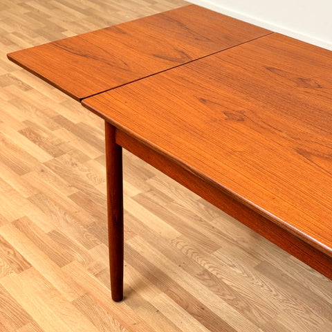 Danish dining table in teak