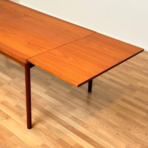 Danish dining table in teak by Vejle møbelfabrik