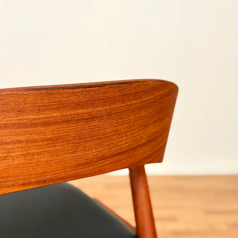 Danish dining chairs model 32 by Kai Kristiansen