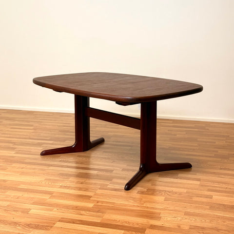 Oval dining table in mahogany by Skovby Møblefabrik, ca. 1980s, Denmark