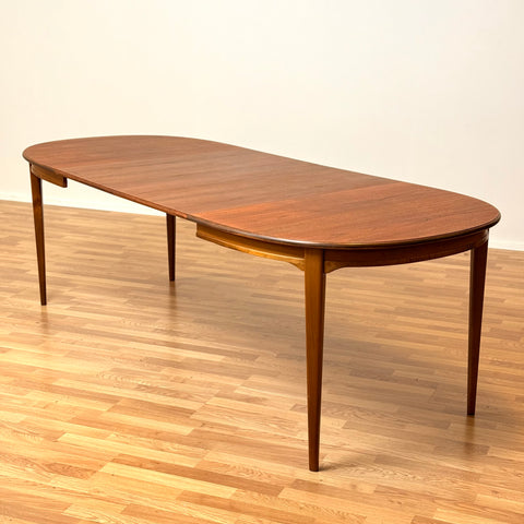 Swedish oval dining table "Vindö" in walnut by Svante Skogh
