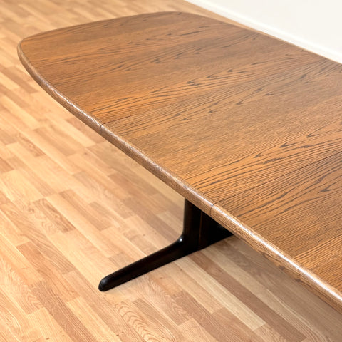 Danish oval dining table in oak by Skovby Møblefabrik