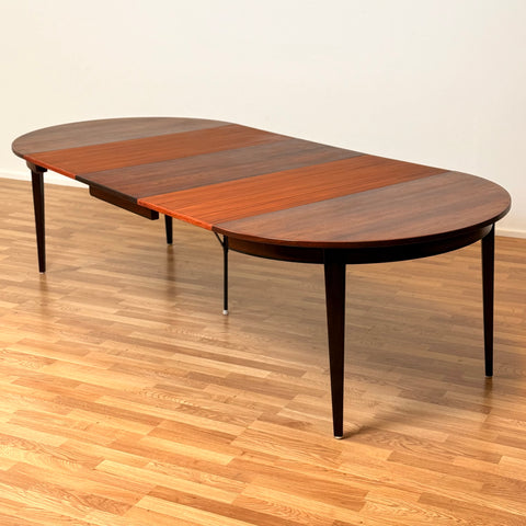 Danish round dining table in Santos rosewood by Omann Jun, model 55