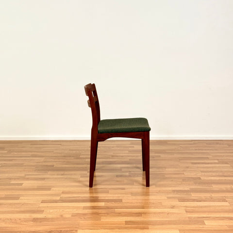 Danish set of 4 dining chairs in teak