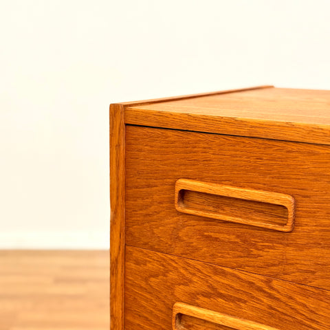 Chest of drawers in oak, Sweden