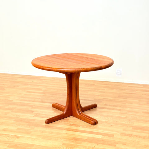 Danish round dining table in solid teak by Juul Kristensen