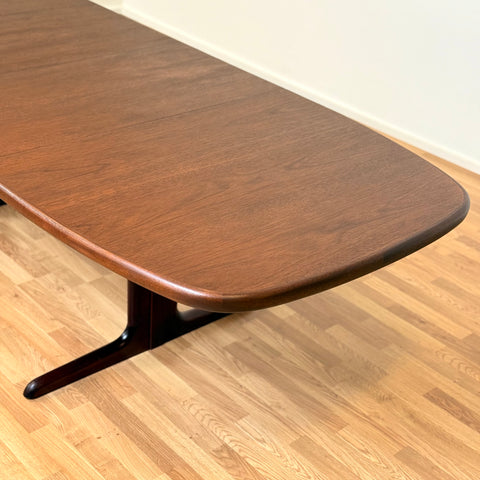 Oval dining table 'Model 74' in mahogany by Skovby Møblefabrik, ca. 1970s-80s, Denmark