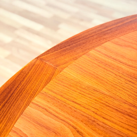 Swedish round dining table in walnut by AB Linde Nilsson, Lammhult