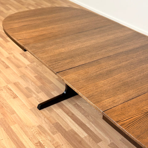 Danish oval dining table in oak by Farstrup