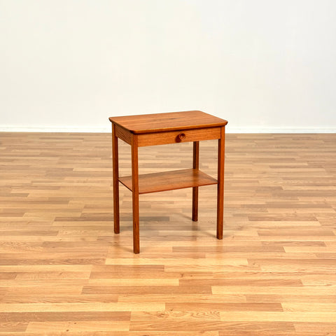 Side table in teak