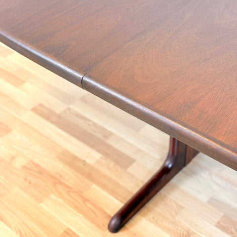 Danish oval dining table in mahogany by Skovby Møbelfabrik