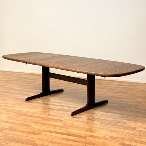 Danish oval dining table in oak by Skovby Møblefabrik