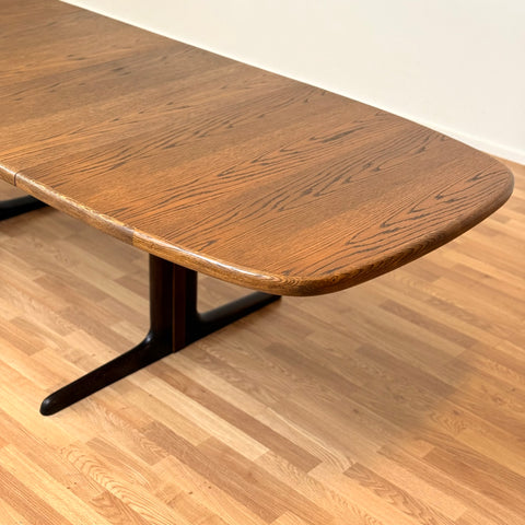 Danish oval dining table in oak by Skovby Møblefabrik