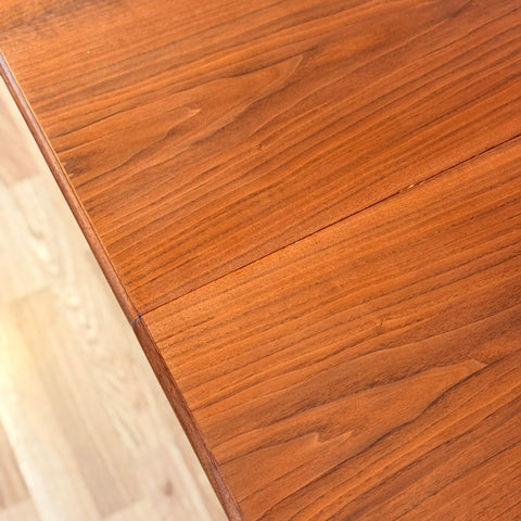 Swedish oval dining table "Vindö" in walnut by Svante Skogh