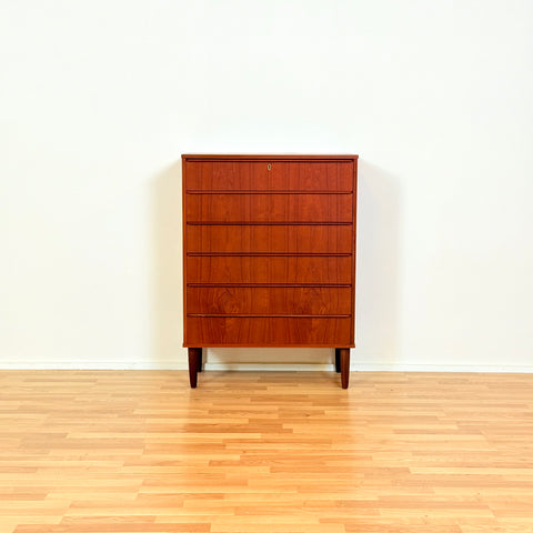 Danish chest of drawers in teak