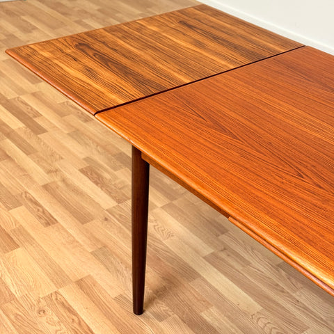 Danish dining table with in teak