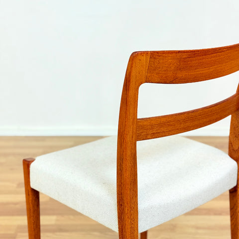 Swedish set of 4 dining chairs "Garmi" by Nilson Jonsson for Troeds