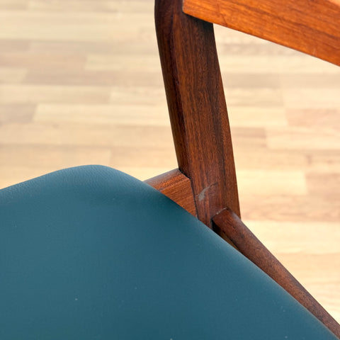 Danish set of 4 dining chairs in teak