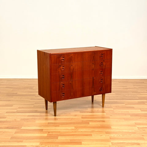 Chest of 5 drawers in teak by Arne Vodder