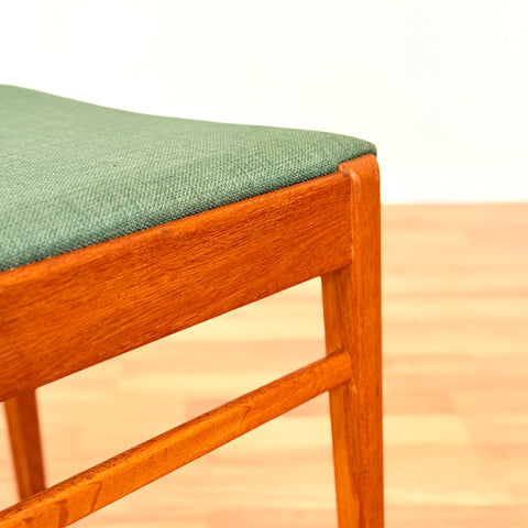 Swedish set of 6 dining chairs in oak