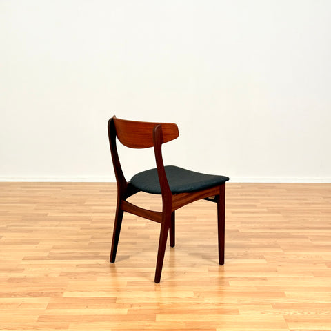 Danish set of 6 dining chairs in teak