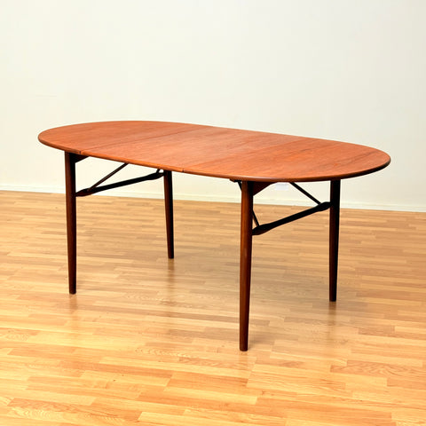Norwegian dining table in teak by Aase Möbler