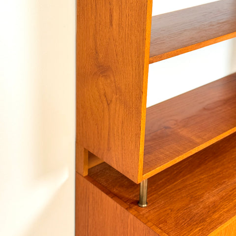Swedish bookshelf in teak & beech by AB Möbelfabriken Varia, model 'Varia bokhylla'