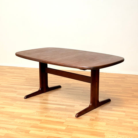 Danish oval dining table in mahogany by Skovby Møbelfabrik