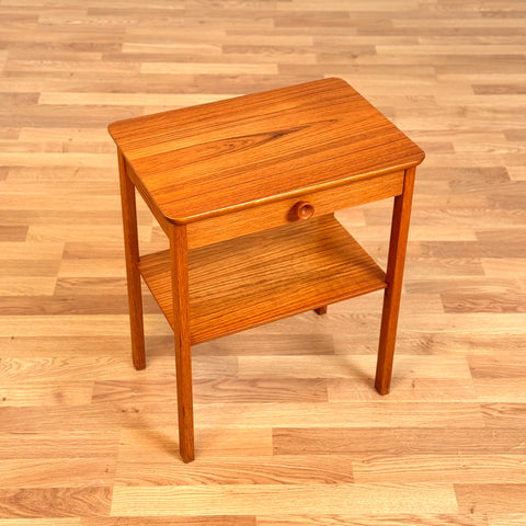 Side table in teak