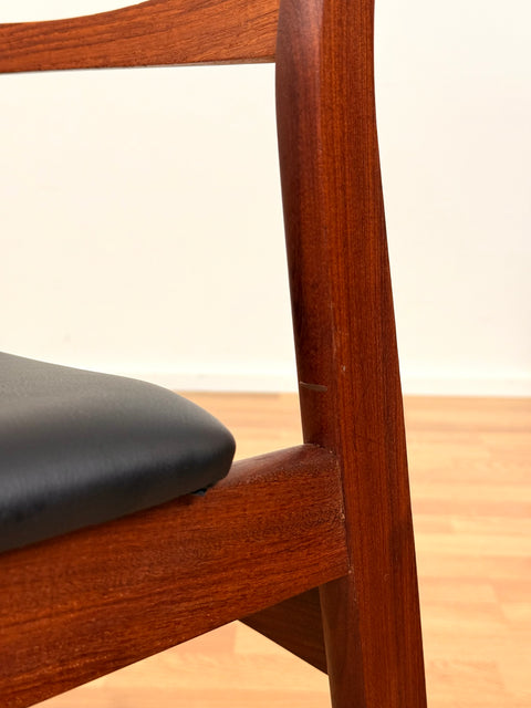 Danish set of 4 dining chairs in teak