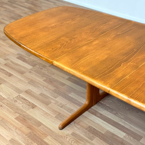 Danish oval dining table in oak by Skovby Møblefabrik