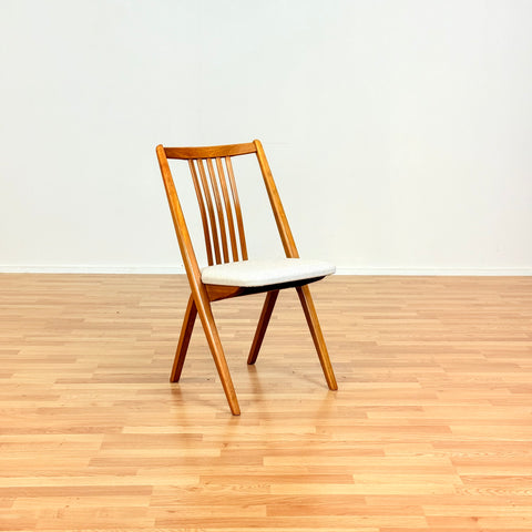 Swedish set of 8 dining chairs in beech by Gottfrid Karlsson & Söner Stolfabrik Diö