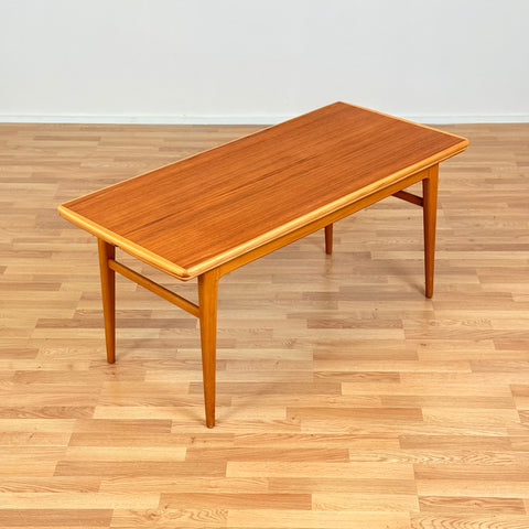 Swedish extandable coffee table in teak & beech