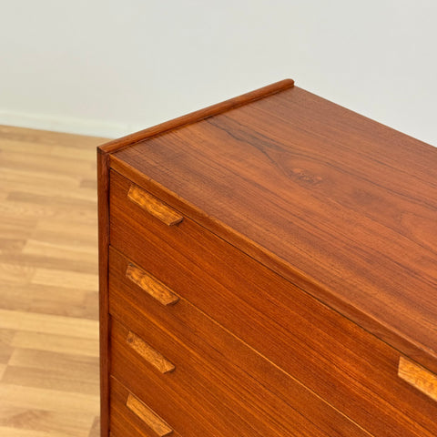 Danish chest of drawers in teak