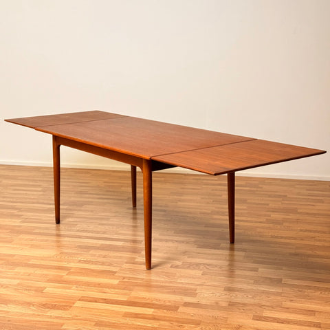 Danish rectangular dining table in teak & beech