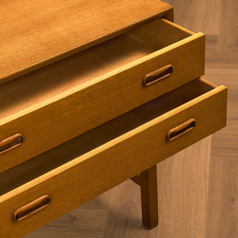 Swedish side table/chest of drawers in oak