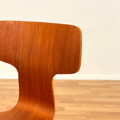 Danish single dining chair made of teak by Fritz Hansen