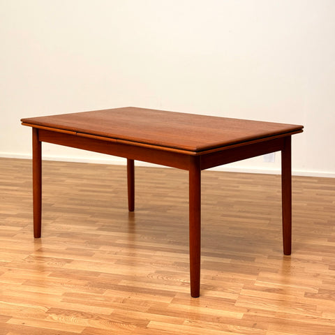 Danish dining table in teak