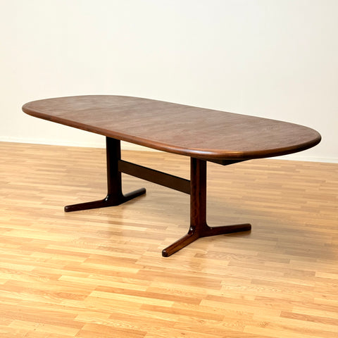 Danish oval dining table in mahogany