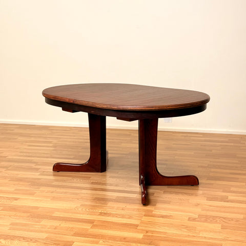 Danish oval dining table in mahogany