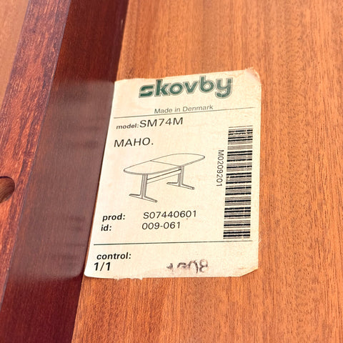 Oval dining table 'Model 74' in mahogany by Skovby Møblefabrik, ca. 1970s-80s, Denmark